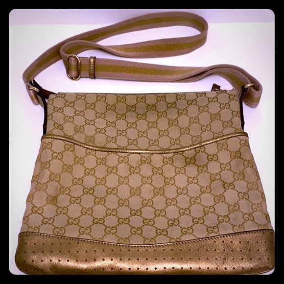🔥S🚫LD🔥GUCCI GG Gold Perforated Crossbody - Picture 2 of 12